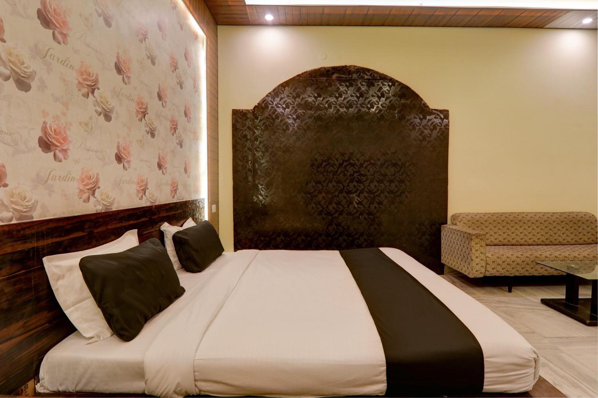 Hotel O Flagship Adbhut Moment Hotel Varanasi Eksteriør bilde